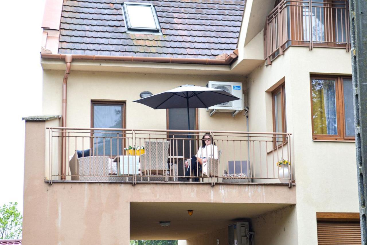 Unicum Apartman ไฮจ์ดุสโซบอสโล ภายนอก รูปภาพ