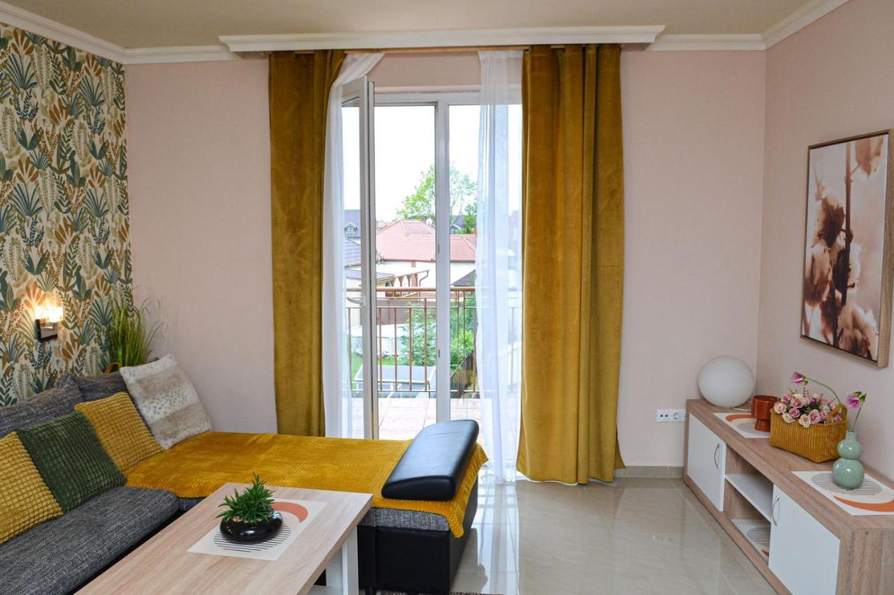 Unicum Apartman ไฮจ์ดุสโซบอสโล ภายนอก รูปภาพ