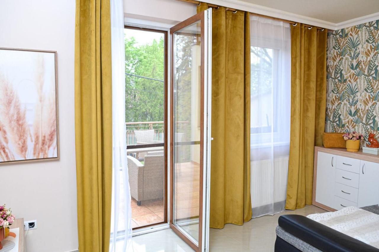Unicum Apartman ไฮจ์ดุสโซบอสโล ภายนอก รูปภาพ